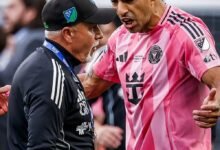 Suárez in a confrontation with Seattle Sounders coaching staff member