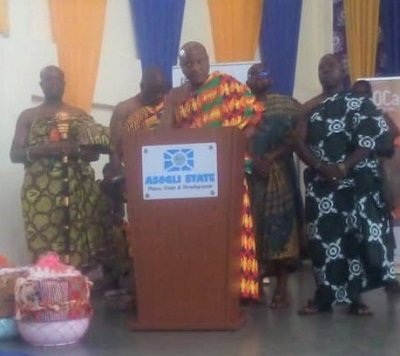 Togbe Afede XIV (middle) addressing the gathering
