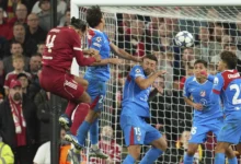 • Virgil van Dijk(left)heads home the third goal during the game between Liverpool and Atletico Madrid