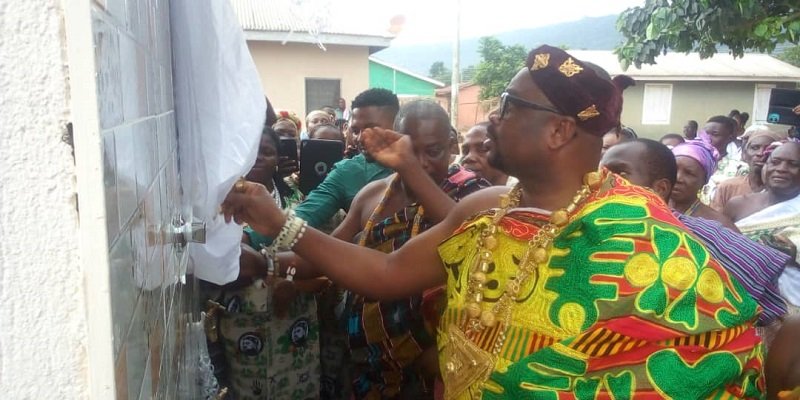 The Overlord of Akoefe Traditional Area, and the Chief of Akoefe Tokor, Gligbafia Togbe Kakla Akoe Dosor inaugurating the water facility