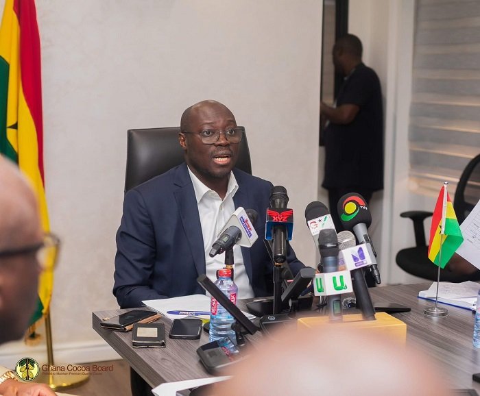 Dr Forson announcing the new cocoa price