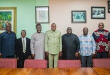 • Dr Ofosu-Ampofo (middel) with some members of the committees