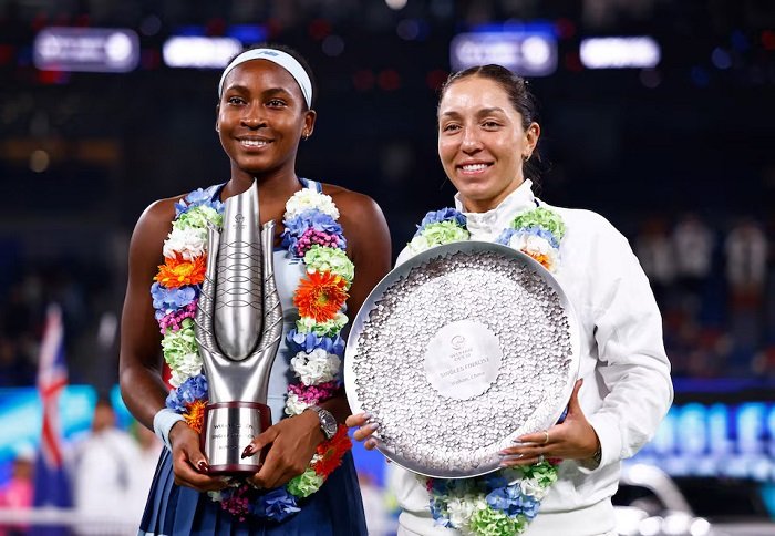 Coco Gauff (left) and Jessica Pegula with their trophies