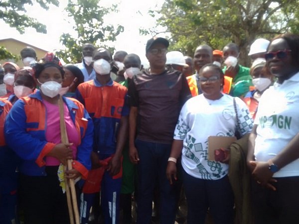 Dr.Issaka Sam Suraj (middle) with other officials after the clean-up exercise
