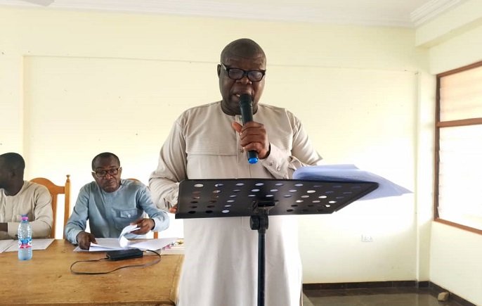 Mr Isaiah Kudjoe Dordoe (inset) addressing the Assembly meeting at Kpassa in the Oti Region