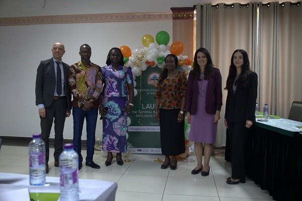 • Mariana Gonçalves Madeira (second from right), Mr Jakob Linulf (left), Prof. Klutse (third from left) and other executives at the launch