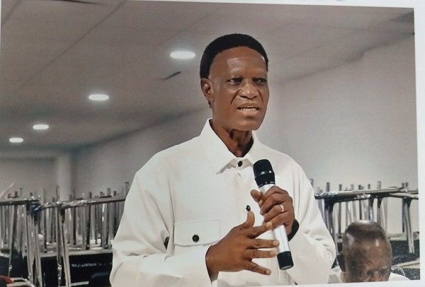 • Mr Ayawine
