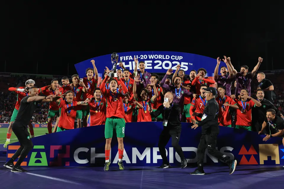• Morocco players celebrate with the trophy after the victory