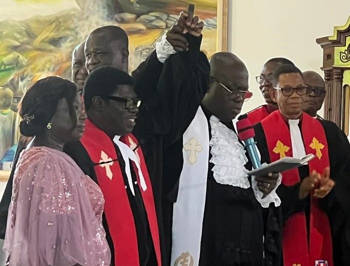 • Rt. Rev. Dr Abraham Opare Kwakye inducting Rev. Ohene into office