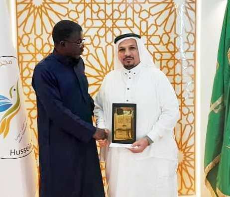 • Hajj Abdel-Rahman (left) receiving the award