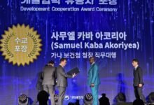 Dr Akoriyea(second right) receiving his award