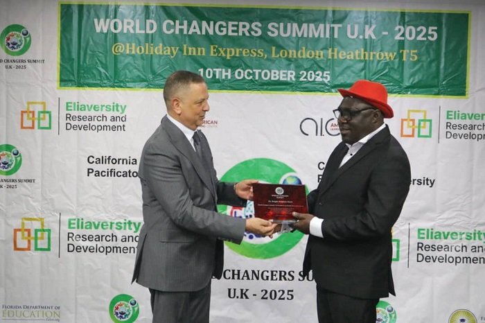 • Dr Okoh (right) receiving the award from Dr Ehab El Shamy