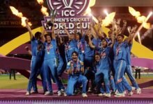 India players celebrate with the trophy after winning the ICC Women's World Cup