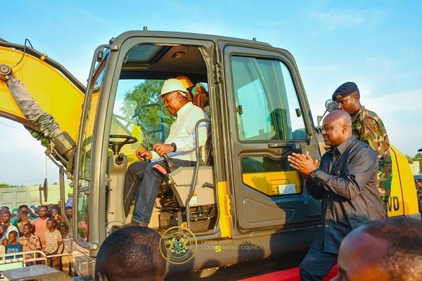 President Mahama cutting sod for the construction of the Wa-Hain-Tumu-Navrongo road