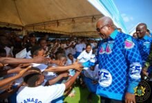 • President Mahama exchanging greetings with some students of GHANASCO