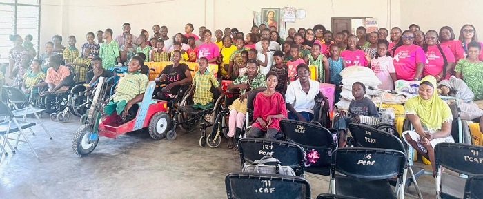 Members of Power Queens’ Club with the PWDs after the presentation (1)