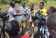 • The rice farmers, speaking to the media, during the field visit