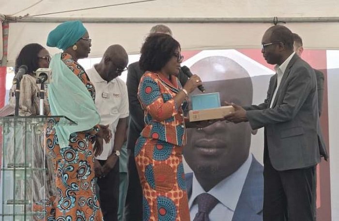 • Lydia Essuah presenting the B-STEM items to Prof. Davis