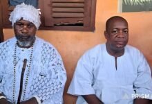 • Nii Ofolikwei III (right) with Numo Wulomo Lakote Aduawushi Shitse