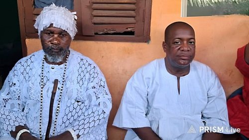 • Nii Ofolikwei III (right) with Numo Wulomo Lakote Aduawushi Shitse