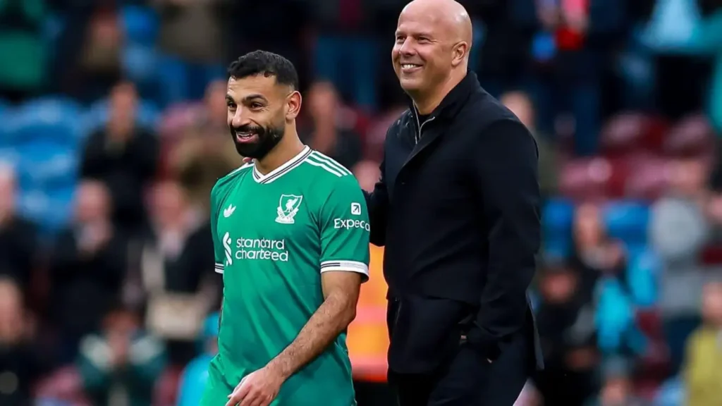Arne Slot (right) witth Mohamed Salah