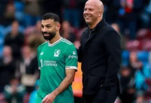 Arne Slot (right) witth Mohamed Salah