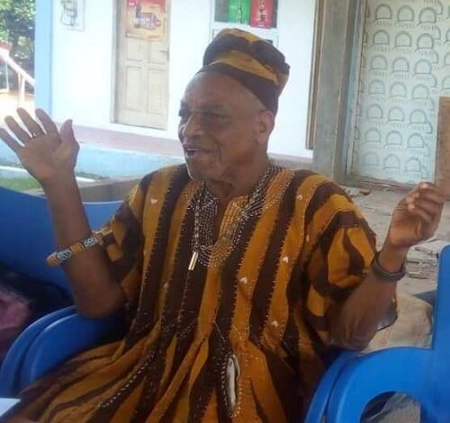 • Togbe Atakora VI addressing journalists in Ho