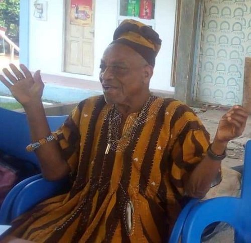 • Togbe Atakora VI addressing journalists in Ho