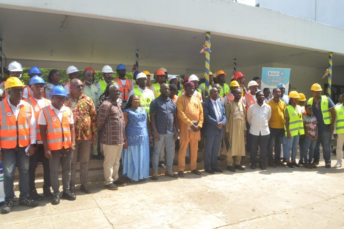 43 forklift, Mobile Crane Operatorsgraduate from Regional Maritime University