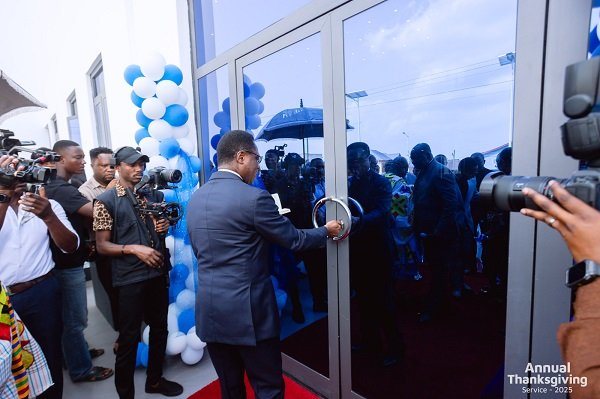 • Dr Eric Nyamekye commissioning the building