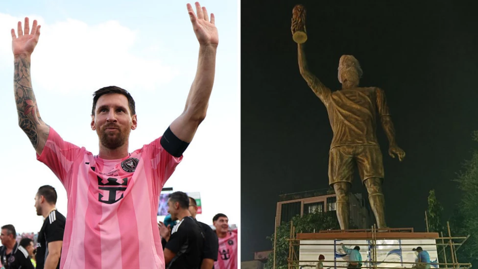 • Messi (right) with the statue to be unveiled