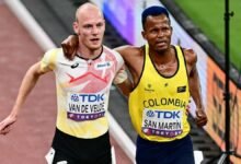 Van de Velde and San Martín cross the finish together, arm in arm