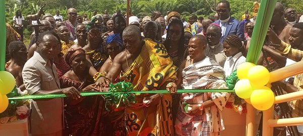 Nana Nketsia V supported by DrAmoh (left) to cut tape to inaugurate the Justmoh Block ‘A’