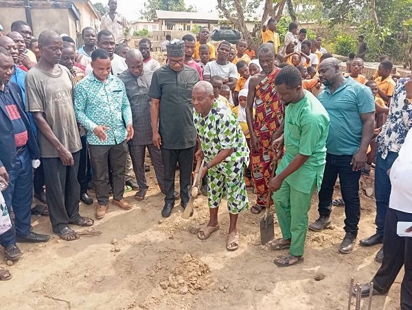 • Togbe Agbala Anthony cutting the sod for work to start. With them is Dr Sam Suraj Issah ( third from right ) and other dignitaries at the programme
