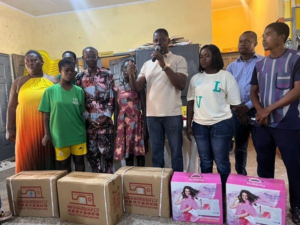 Nii Kotey Ashie (with microphone) flanked by guests and receipients of the sewing machines. Also with them is Ataa Lartey (third from left)