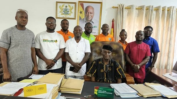 Mr Kwadwo Gyapong (sitting), Mr Emmanuel Ntoso (right) with other members of the association