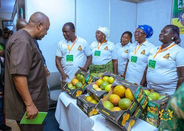 President Mahama inspecting some fruits on exhibition
