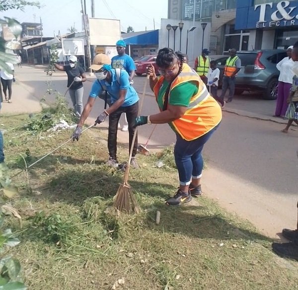 Ms Nongo (right) and others participating in the exercise