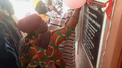 Mrs Mary Tagba unveiling the plaque to inaugurate the facility