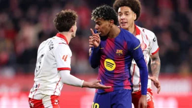 Lamine Yamal (center) in an altercation with Girona players during the game