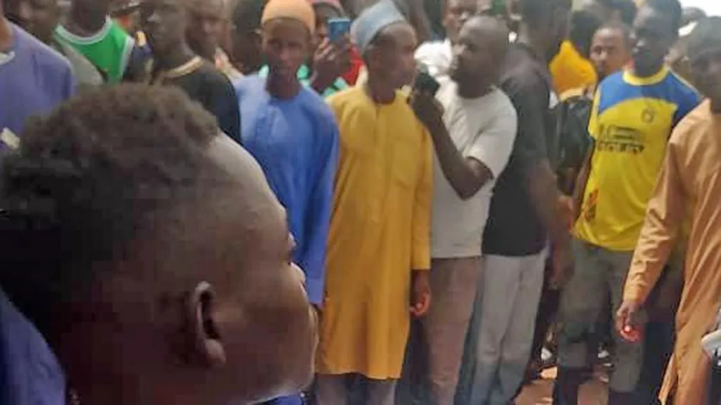 Many mourners came to the funeral prayers and burial of the miners, who were aged between 20 and 40