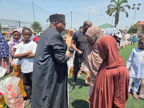 Sheikh Ibrahim(left) presenting the food package to the needy
