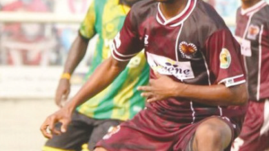 Heart of Lions defenders close in on Kotoko's dangerman, Albert Amoah