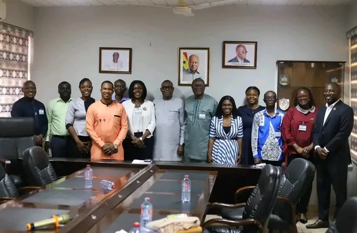 • Of􀃀cials of both institutions at the event