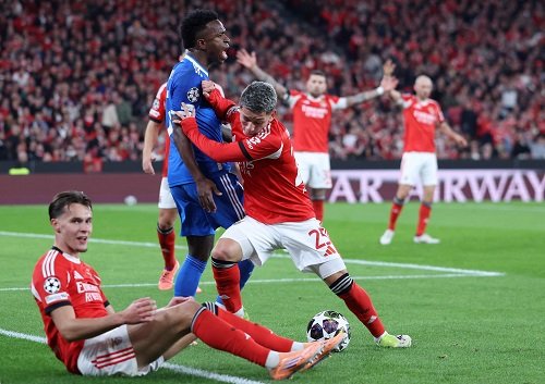 (FILES) Real Madrid's Brazilian forward #07 Vinicius Junior fights for the ball with SL Benfica's Argentine forward #25 Gianluca Prestianni during the UEFA Champions League knockout round play-off first leg football match between SL Benfica and Real Madrid CF at Estadio da Luz in Lisbon on February 17, 2026. UEFA on February 23, 2026 suspended midfielder Gialuca Prestianni from Benfica's Champions League play-off second leg against Real Madrid this week after he was accused of racially abusing Vinicius Junior. (Photo by PATRICIA DE MELO MOREIRA / AFP)