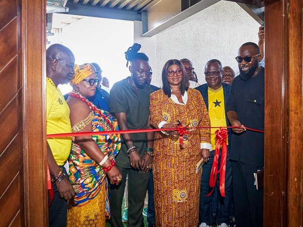 Madam Efua Houadjeto supported by Nana Boateng Gyimah commissioning the office