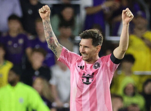 Messi celebrating his second goal