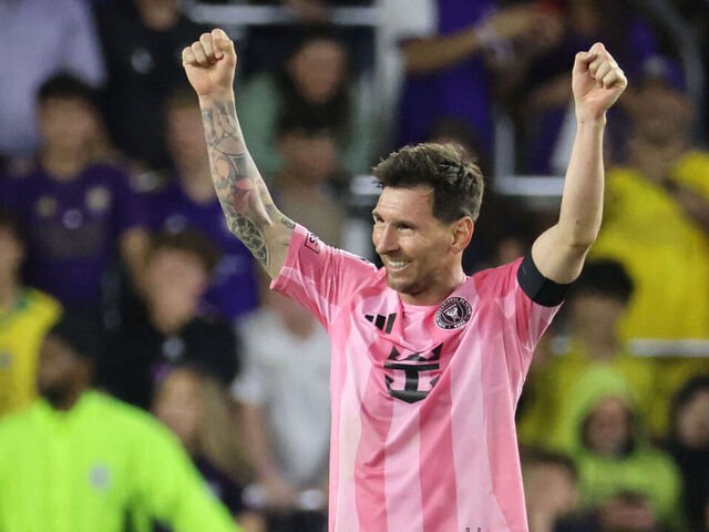 Messi celebrating his second goal