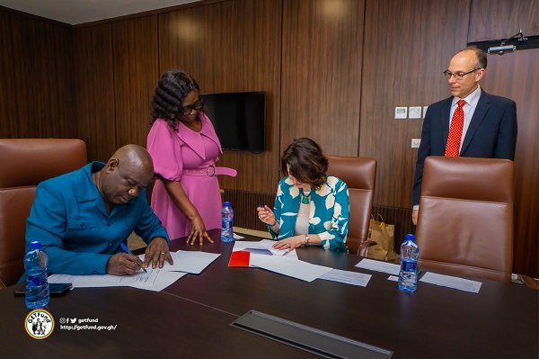 Mr Adjei (left) and Dr. Zankina signing the MoU Agreement
