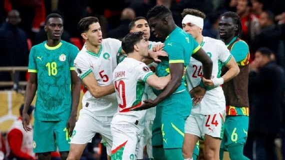 Senegal and Morocco players clash during the Africa Cup of Nations (CAN) final football match between Senegal and Morocco at the Prince Moulay Abdellah Stadium in Rabat